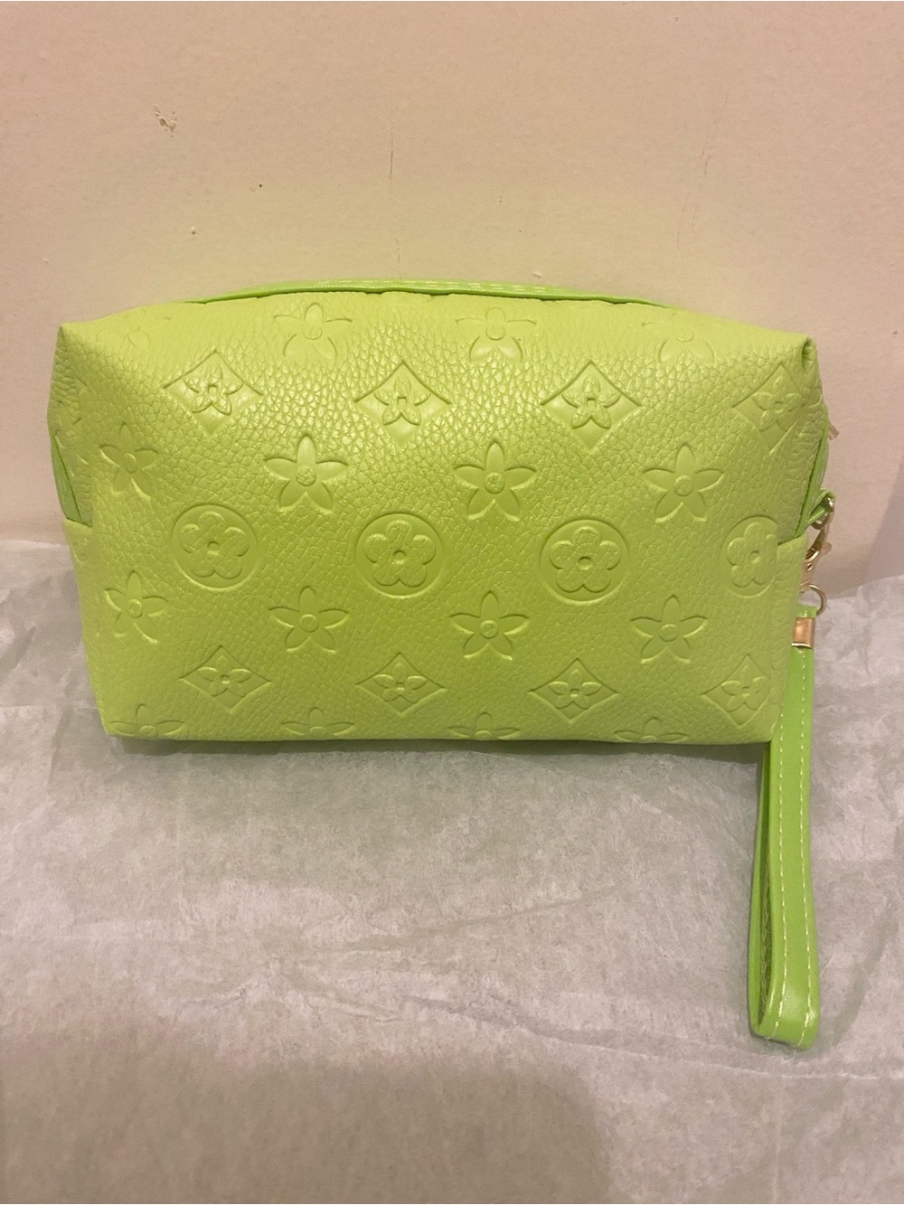 Embossed Lime Green Fashion Wristlet Pouch. NWOT